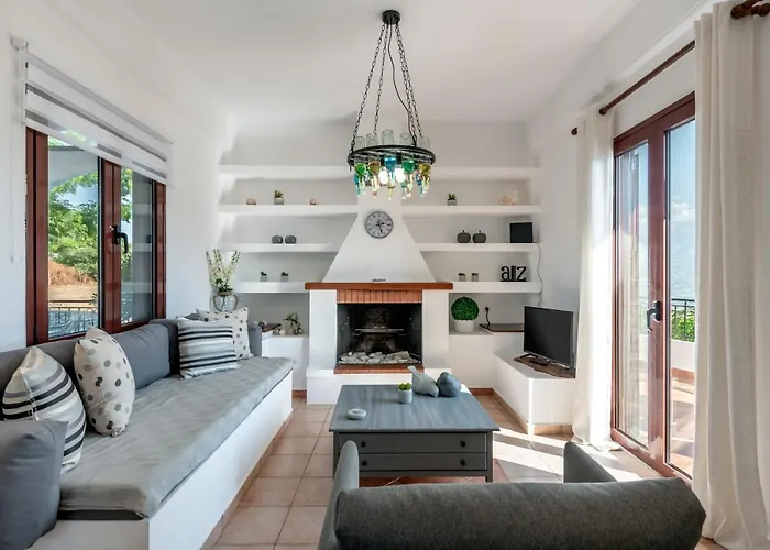 Apteramare Tradidtional House \'New Listing 2022\'
