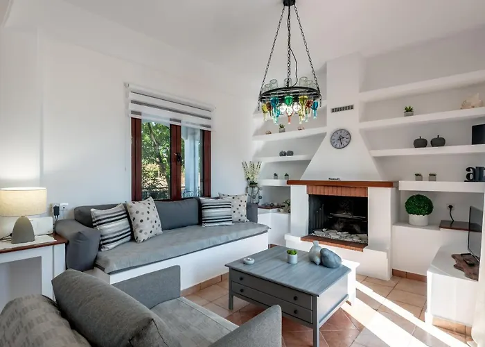 Apteramare Tradidtional House \'New Listing 2022\'