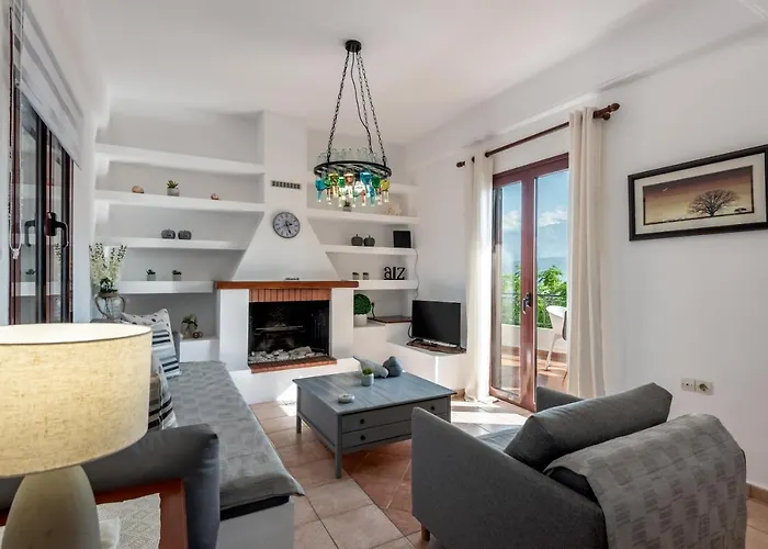 Apteramare Tradidtional House \'New Listing 2022\'